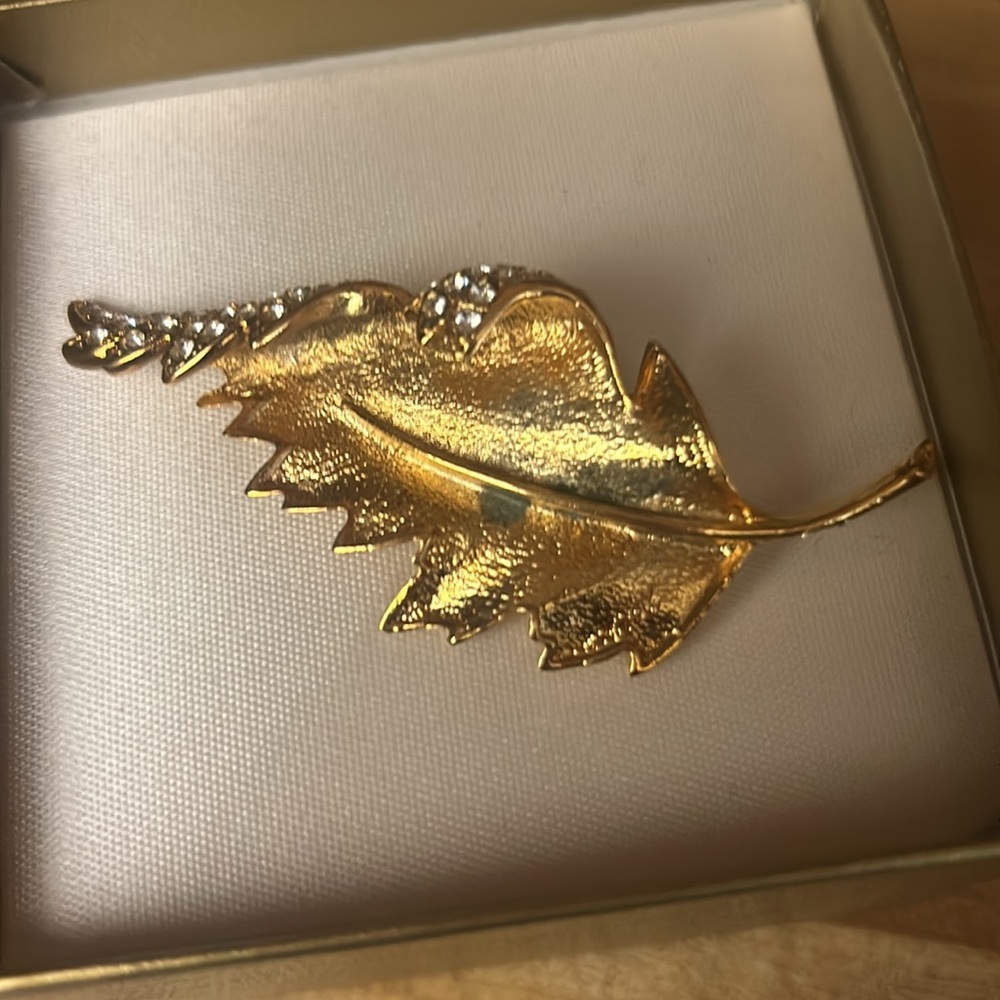 Leaf Pin - Picture 5 of 5